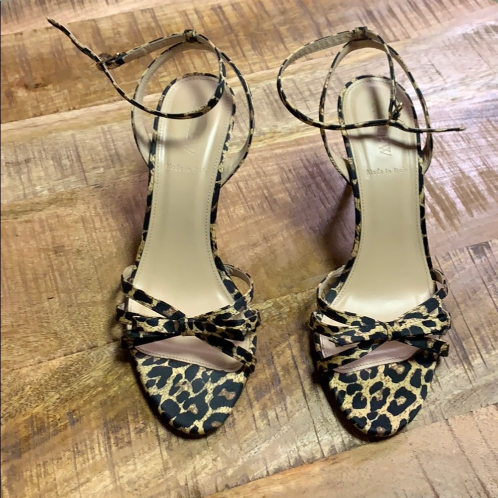 Fabric leopard sandal